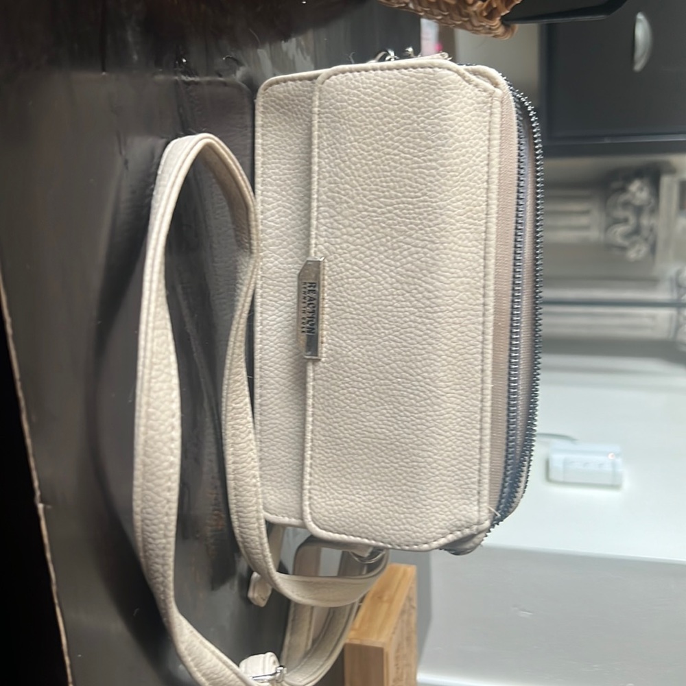 Kenneth Cole Reaction Shoulder/Crossbody Purse: Beige Vegan Leather